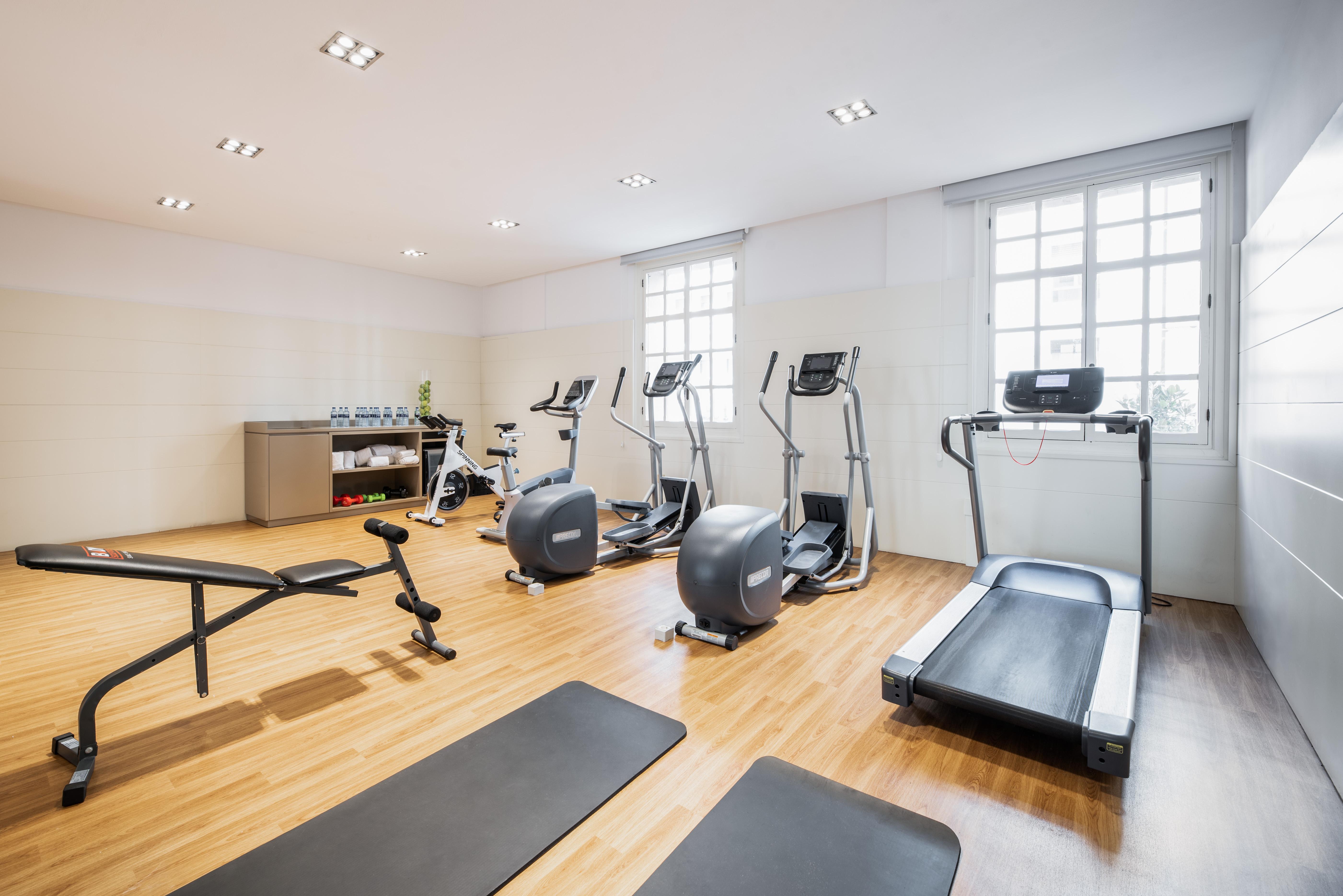Eurostars Hotel De La Reconquista Oviedo Kültér fotó A gym at a hotel