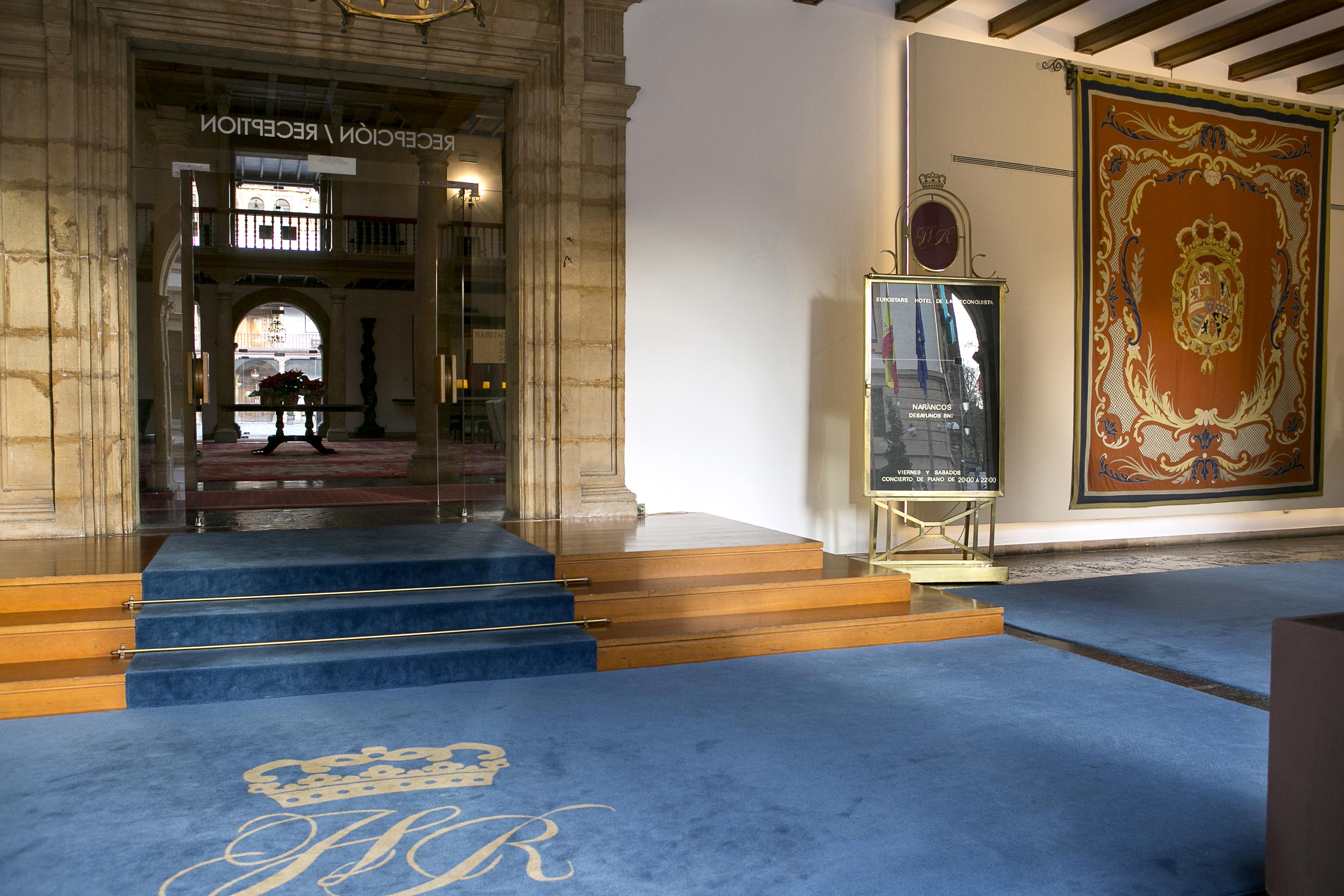 Eurostars Hotel De La Reconquista Oviedo Kültér fotó Entrance to the hotel
