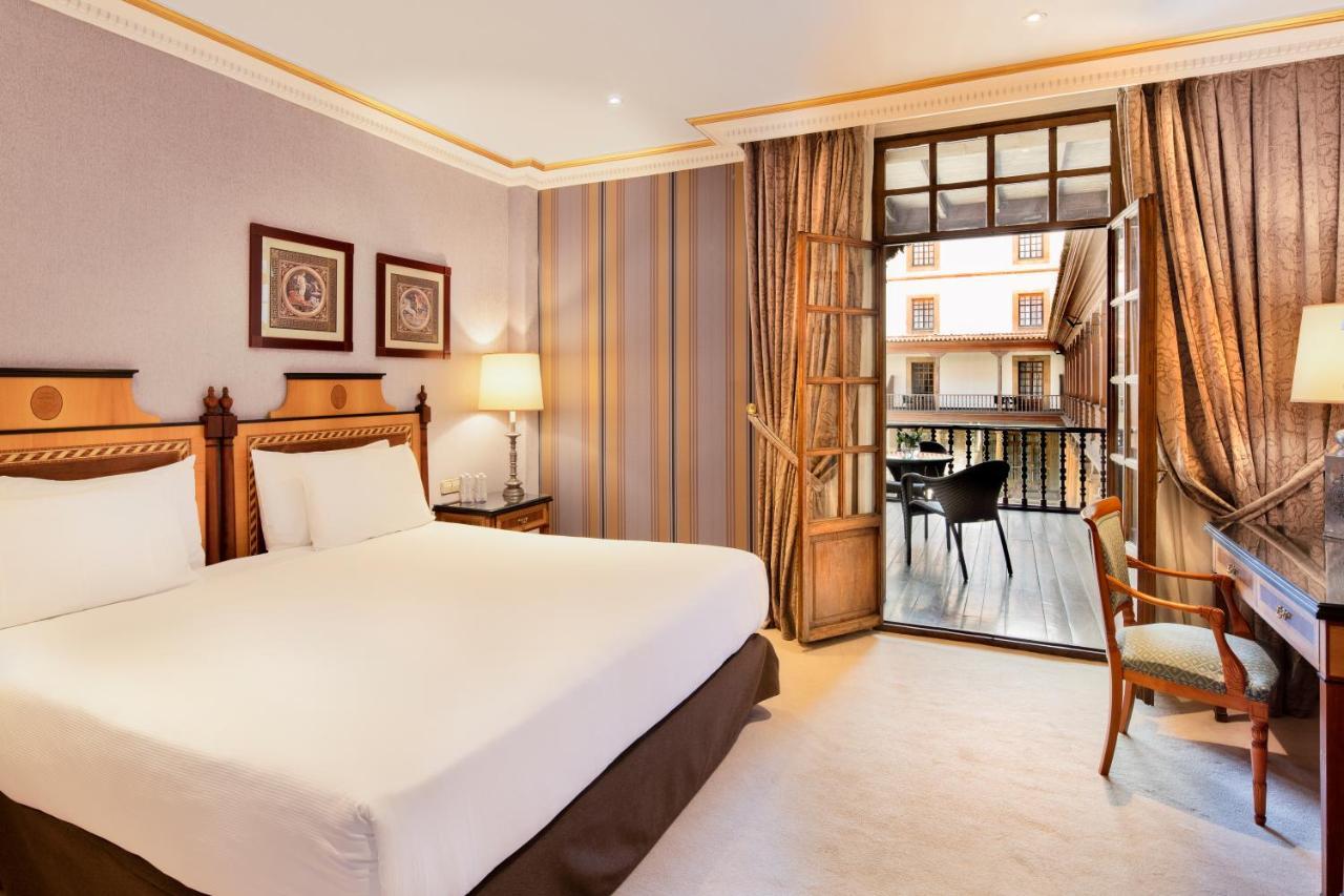 Eurostars Hotel De La Reconquista Oviedo Kültér fotó A room at the hotel