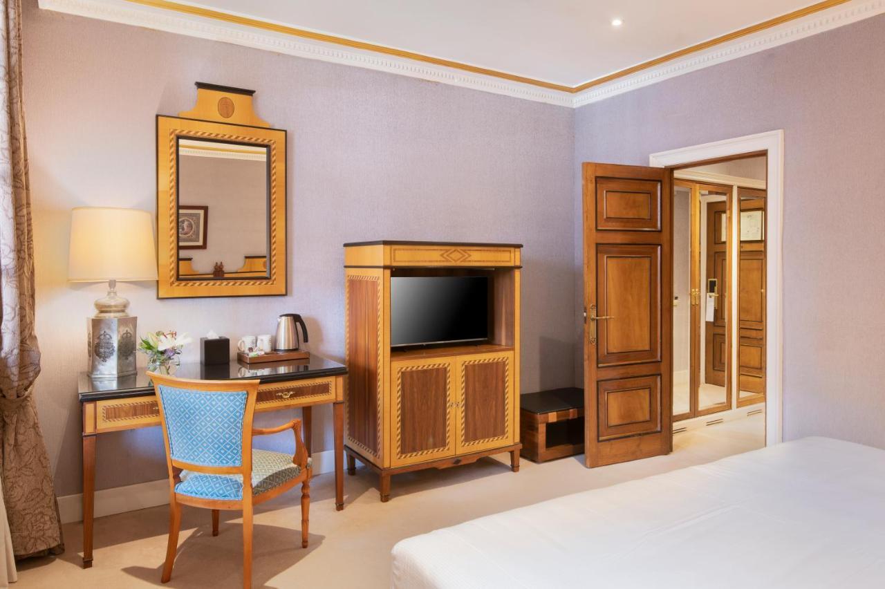 Eurostars Hotel De La Reconquista Oviedo Kültér fotó A room at the hotel