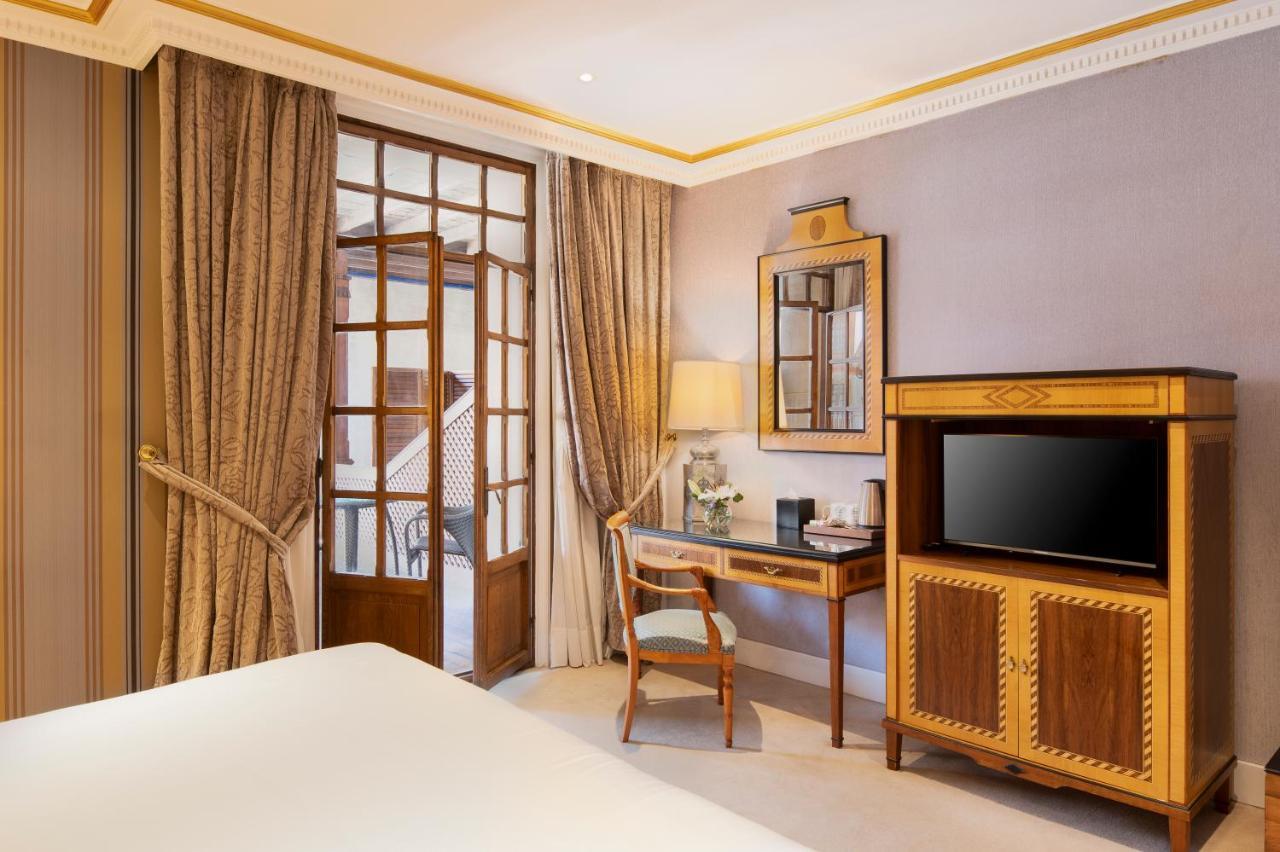 Eurostars Hotel De La Reconquista Oviedo Kültér fotó A room at the hotel