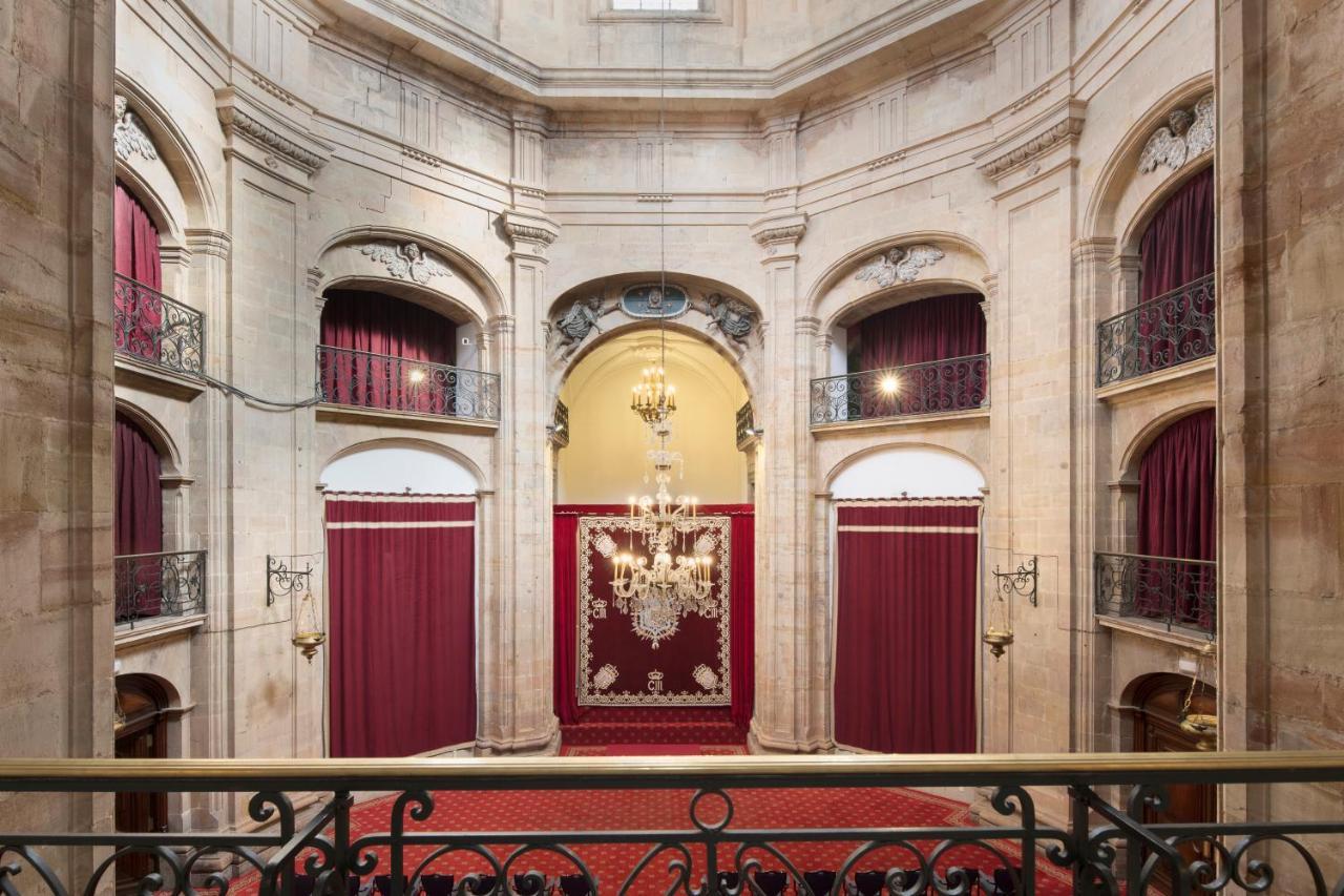 Eurostars Hotel De La Reconquista Oviedo Kültér fotó The interior of the theatre