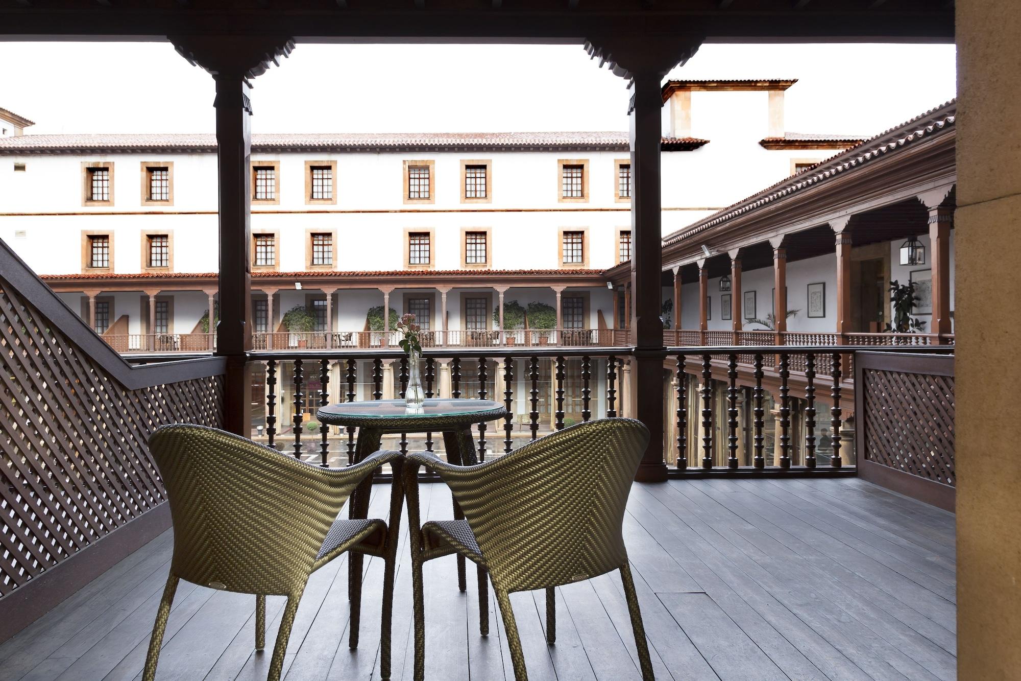 Eurostars Hotel De La Reconquista Oviedo Kültér fotó The hotel's patio