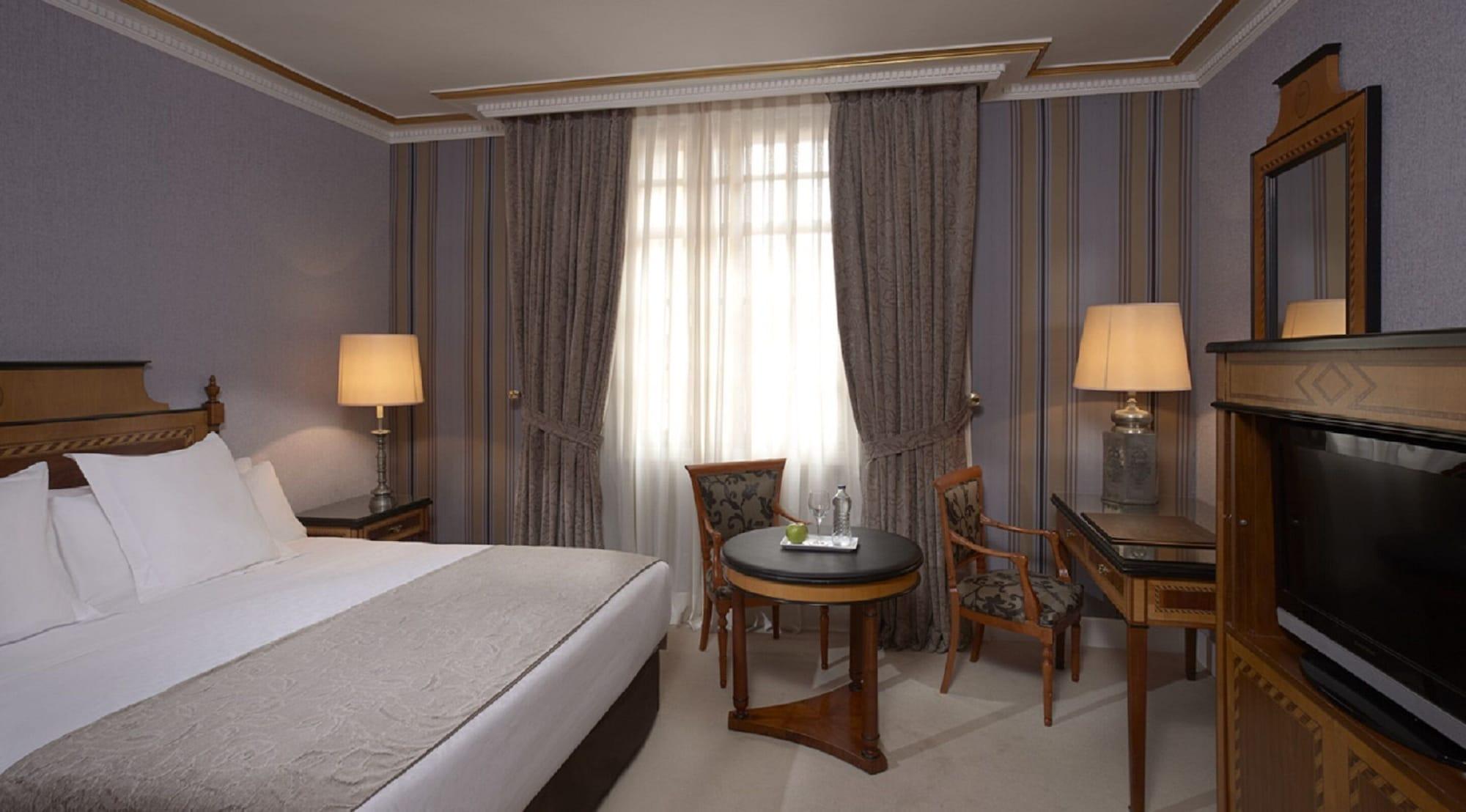 Eurostars Hotel De La Reconquista Oviedo Kültér fotó A room at the hotel