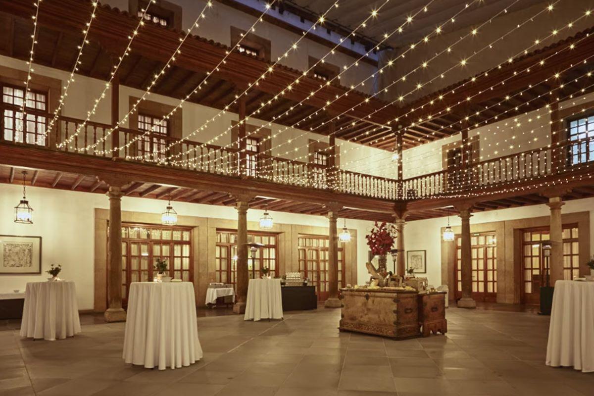 Eurostars Hotel De La Reconquista Oviedo Kültér fotó The interior of the San Antonio Museum of Art