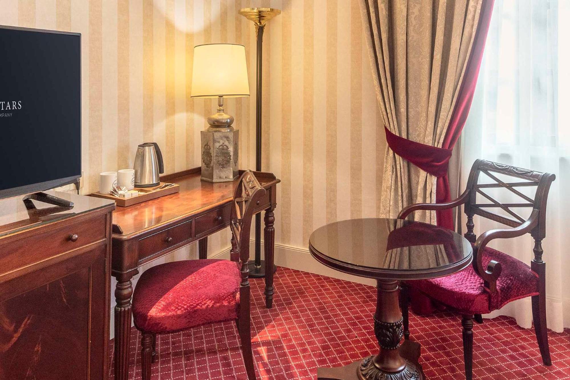 Eurostars Hotel De La Reconquista Oviedo Kültér fotó A room at the hotel