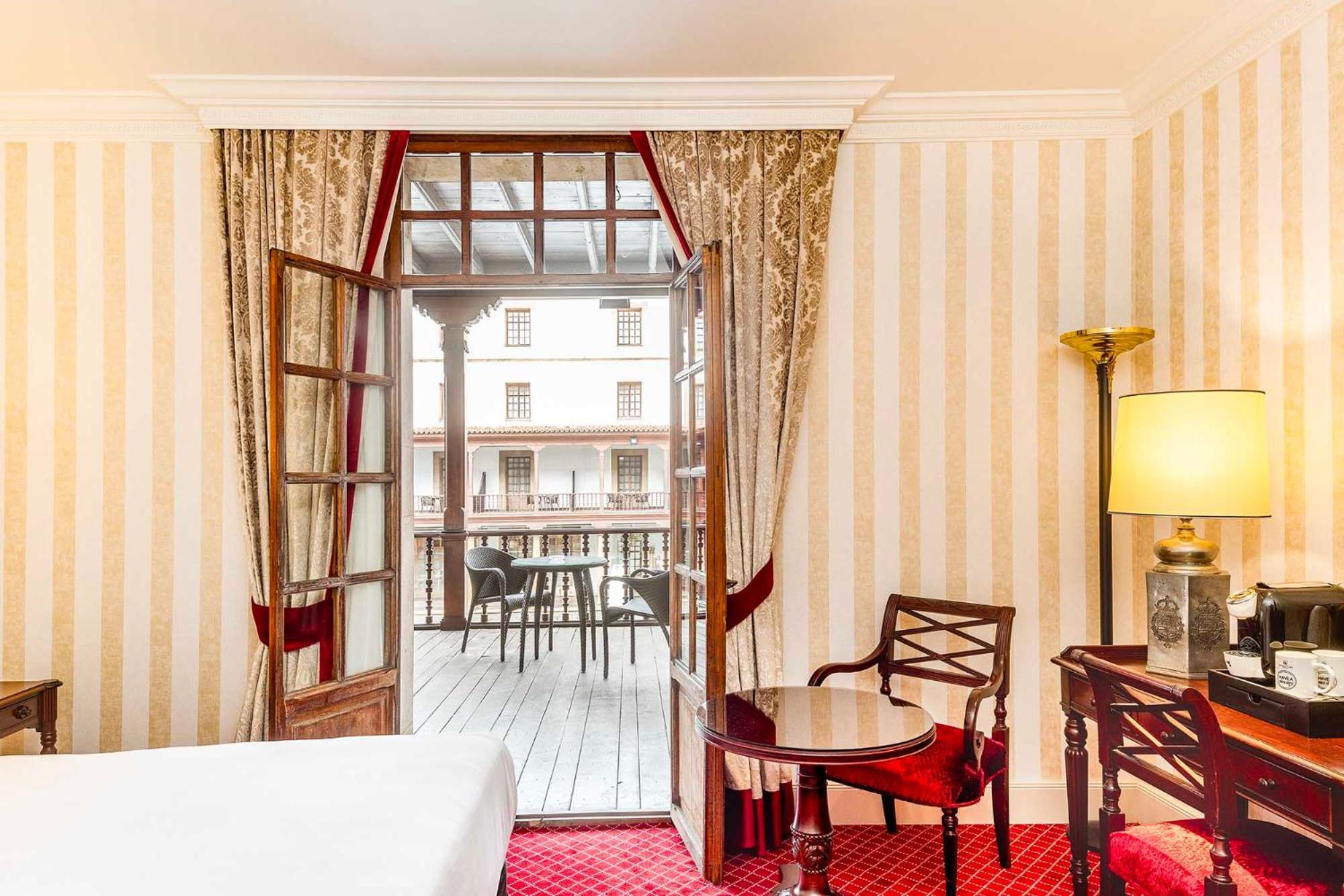 Eurostars Hotel De La Reconquista Oviedo Kültér fotó A room at the hotel