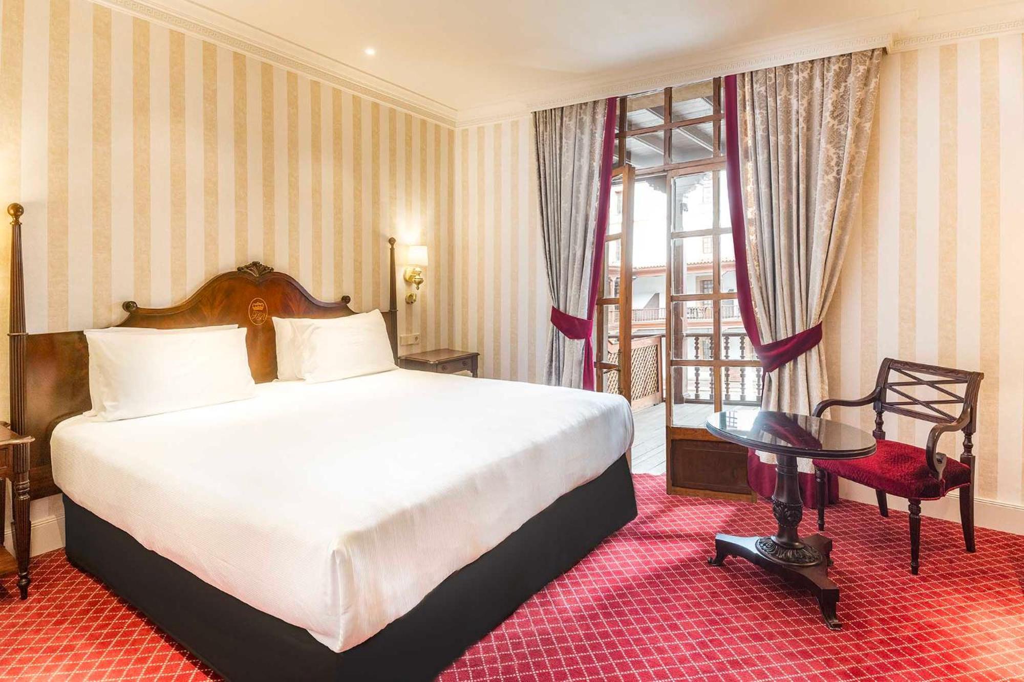 Eurostars Hotel De La Reconquista Oviedo Kültér fotó A room at the hotel